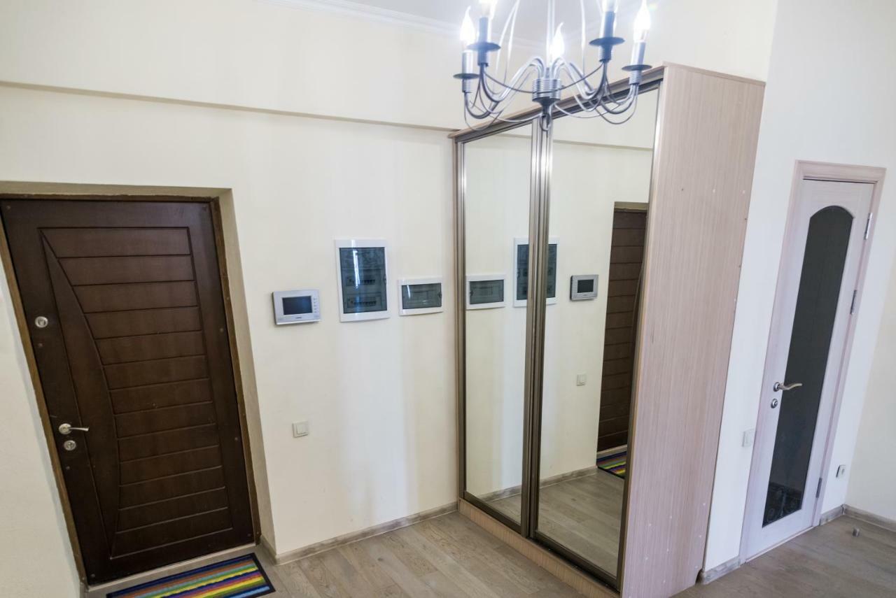 Spacious And Cozy Apartment In Bishkek Center מראה חיצוני תמונה